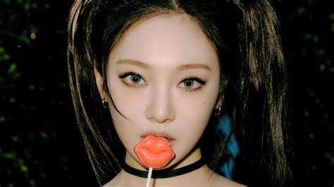 Ning Ning (닝닝) .
